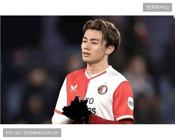 上田绮世凭借赛季25球荣膺荷甲最佳射手,其稳定的终结能力将是日本队锋线核心支点。 上田绮世凭借赛季25球荣膺荷甲最佳射手,其稳定的终结能力将是日本队锋线核心支点。